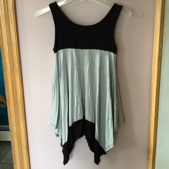 Gray & black sleeveless swing top - Picture 2 of 3